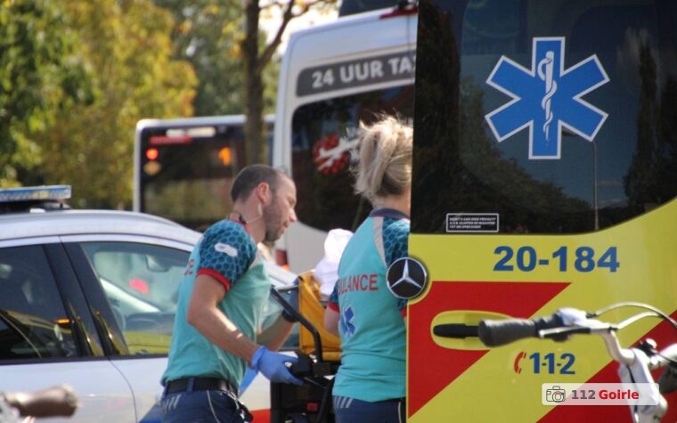 Fietser aangereden door taxi bij IJssportcentrum in Tilburg – foto 112 Goirle