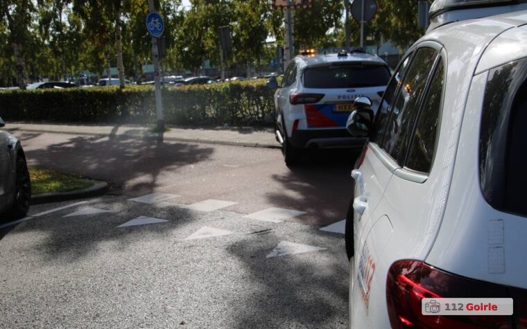 Fietser aangereden door taxi bij IJssportcentrum in Tilburg – foto 112 Goirle