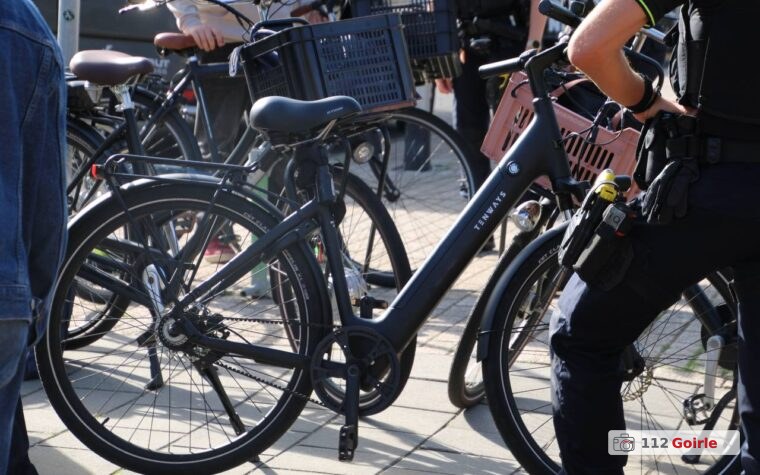 Fietser aangereden door taxi bij IJssportcentrum in Tilburg – foto 112 Goirle