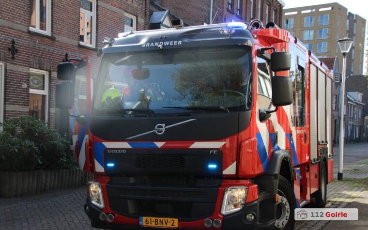 Steiger valt om tijdens schilderwerkzaamheden aan Jan Aartestraat in Tilburg – foto 112 Goirle