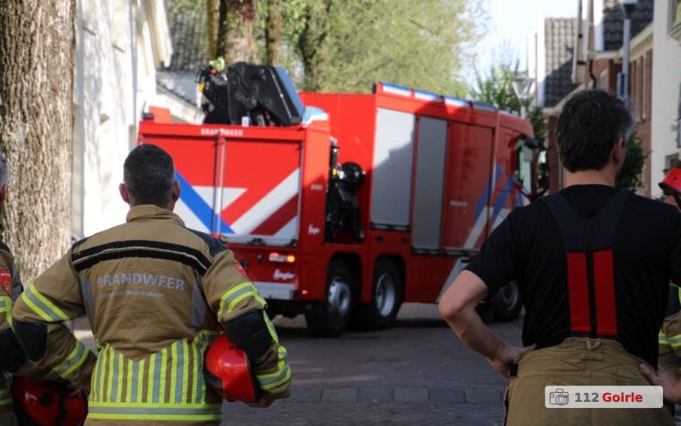 Steiger valt om tijdens schilderwerkzaamheden aan Jan Aartestraat in Tilburg – foto 112 Goirle