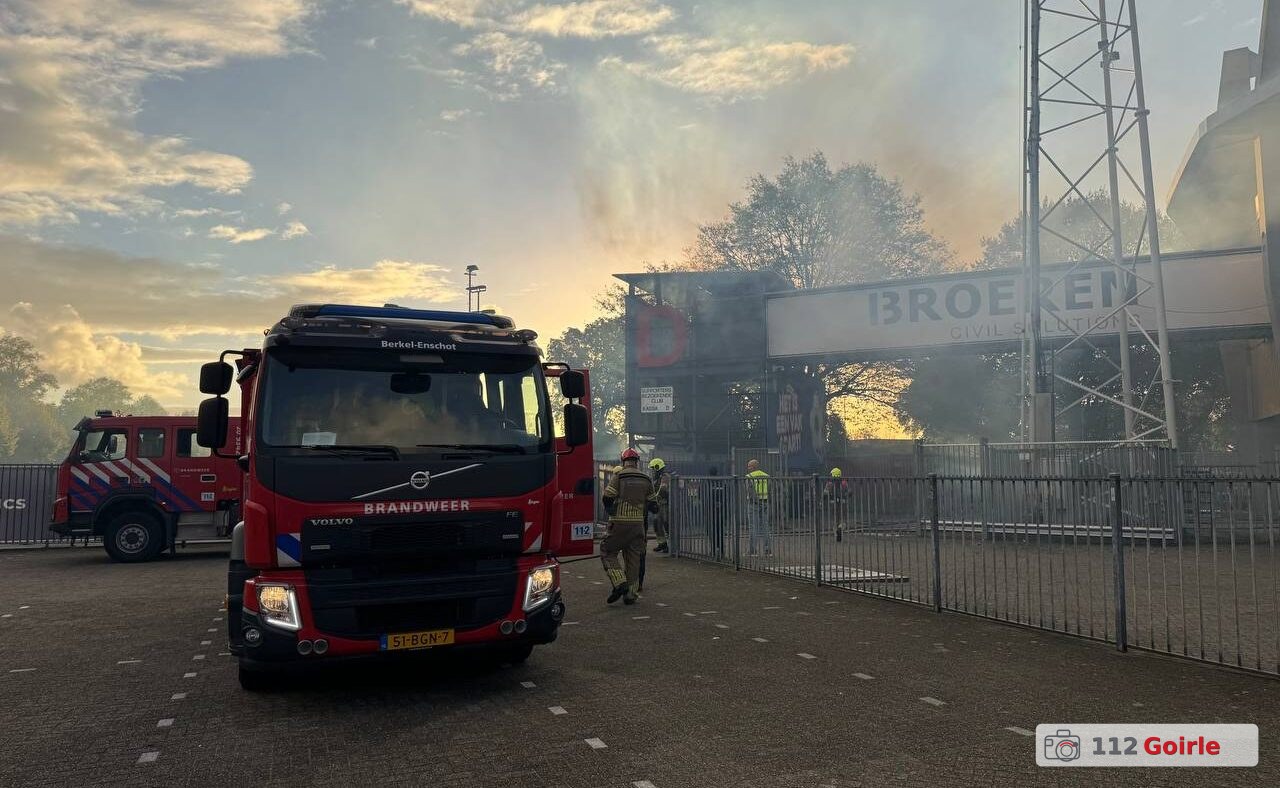Brandweer oefent tijdens vaardigheidsdag met groot incidentscenario bij Willem II-stadion – foto 112 Goirle