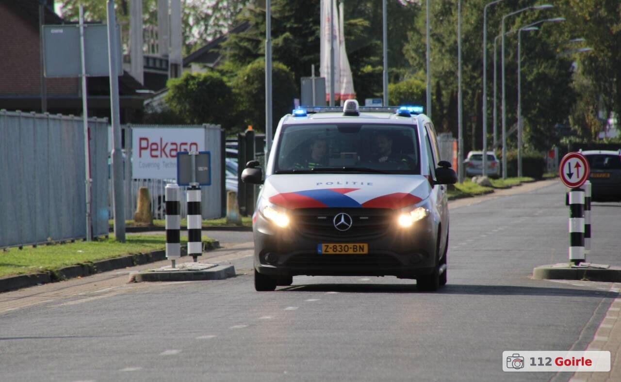 Twee auto’s total loss na botsing op beruchte kruising Parallelweg en Nieuwkerksedijk in Goirle – foto 112 Goirle