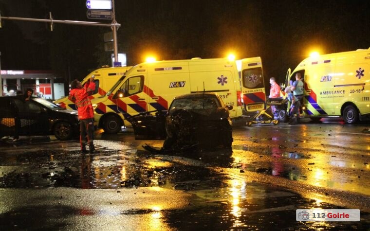 Drie gewonden bij fors ongeval op kruising Ringbaan-West en Baroniebaan in Tilburg